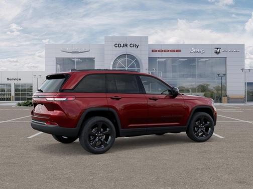 2025 Jeep Grand Cherokee Laredo
