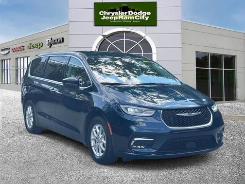 2023 Chrysler Pacifica Touring-L