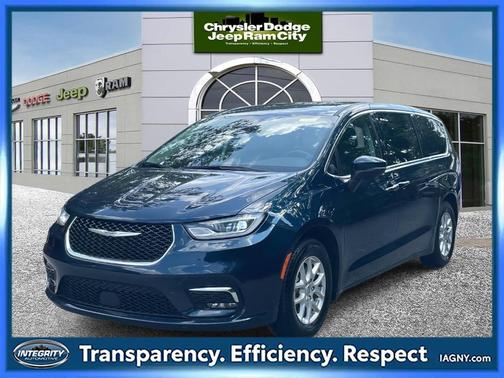 2023 Chrysler Pacifica Touring-L