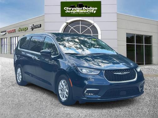 2023 Chrysler Pacifica Touring-L