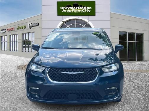 2023 Chrysler Pacifica Touring-L