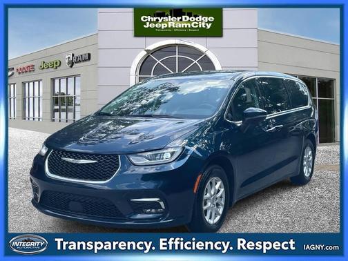 2023 Chrysler Pacifica Touring-L