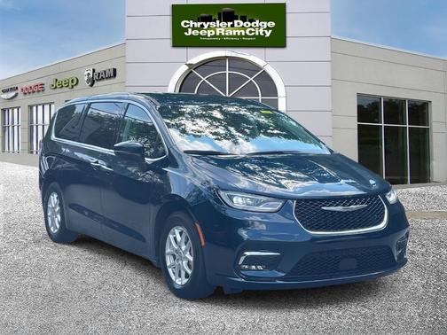 2023 Chrysler Pacifica Touring-L