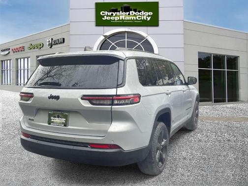 Silver Zynith 2023 Jeep Grand Cherokee L Laredo