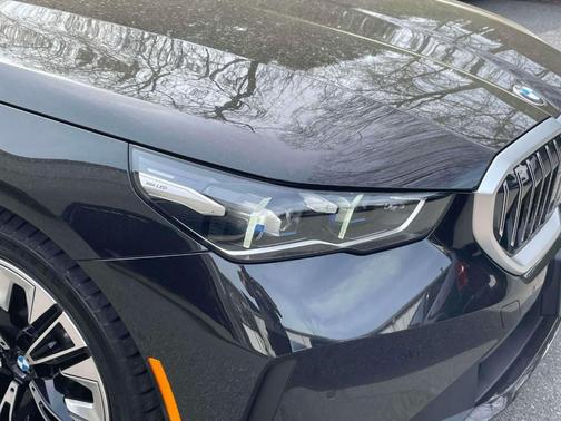 Black Sapphire Metallic 2025 BMW 530 i xDrive