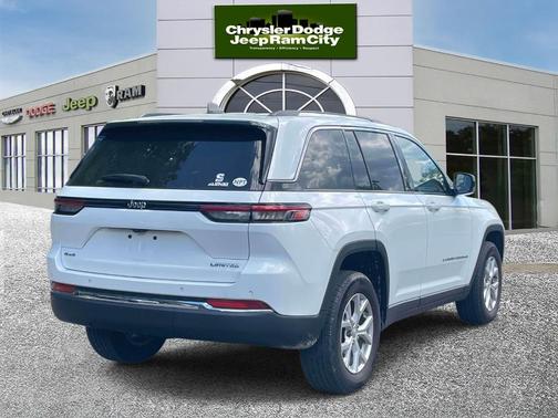Bright White Clearcoat 2023 Jeep Grand Cherokee Limited