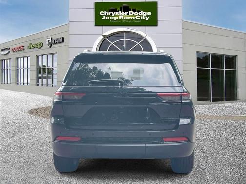 Diamond Black 2023 Jeep Grand Cherokee Limited