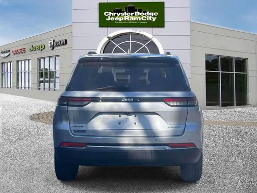 Silver Zynith 2023 Jeep Grand Cherokee Laredo