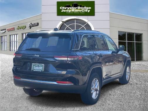 2023 Jeep Grand Cherokee Laredo