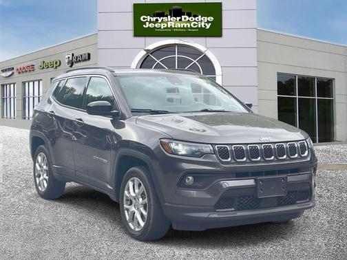 Granite Crystal Clearcoat Metallic 2023 Jeep Compass Latitude Lux