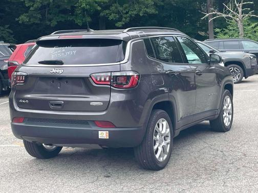 Granite Crystal Clearcoat Metallic 2023 Jeep Compass Latitude Lux