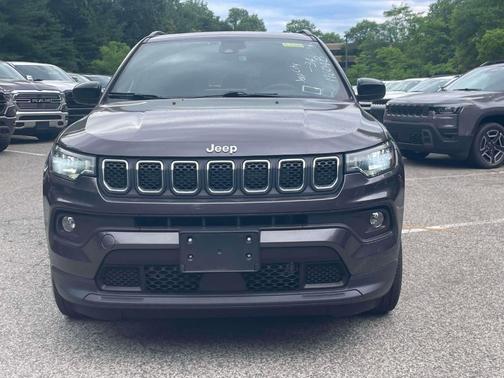 Granite Crystal Clearcoat Metallic 2023 Jeep Compass Latitude Lux