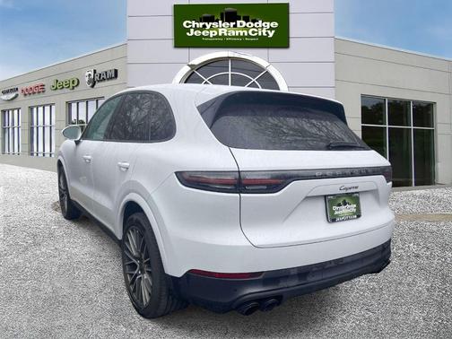 2023 Porsche Cayenne Platinum Edition