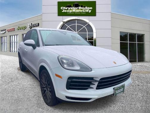 White 2023 Porsche Cayenne Platinum Edition