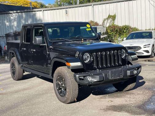 2023 Jeep Gladiator Sport