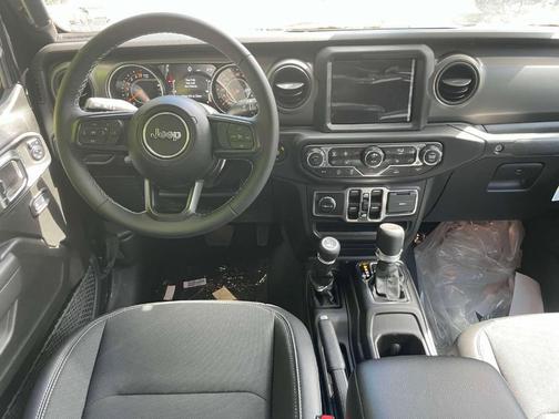 2023 Jeep Gladiator Sport