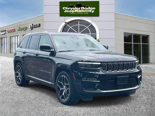 Diamond Black 2023 Jeep Grand Cherokee Summit