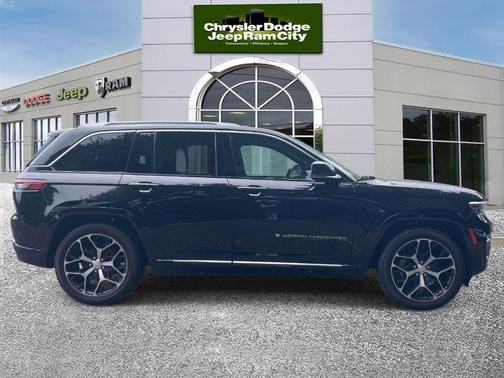 Diamond Black 2023 Jeep Grand Cherokee Summit