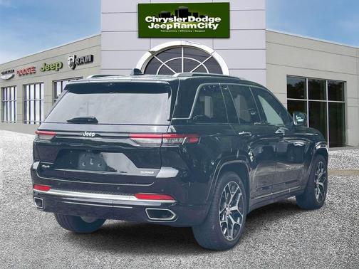 Diamond Black 2023 Jeep Grand Cherokee Summit