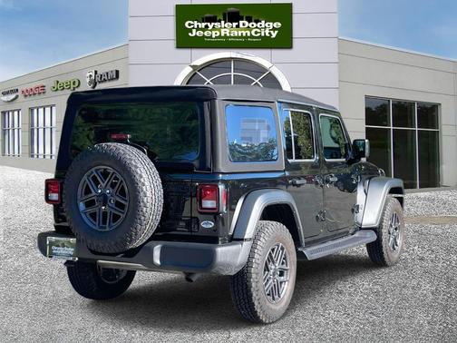 Black Clearcoat 2026 Jeep Wrangler Sport