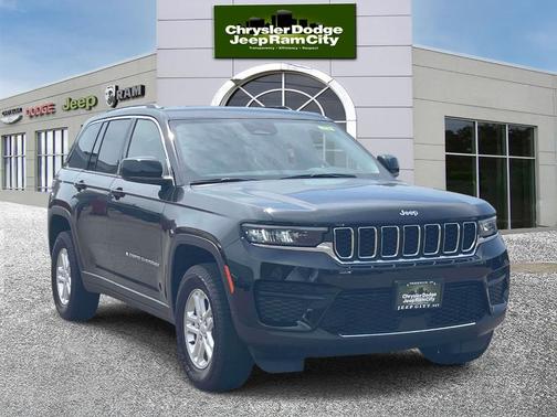 Diamond Black 2023 Jeep Grand Cherokee Laredo