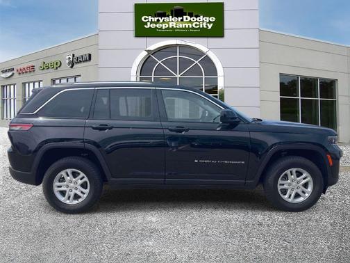 Diamond Black 2023 Jeep Grand Cherokee Laredo