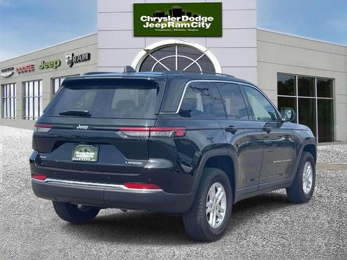 Diamond Black 2023 Jeep Grand Cherokee Laredo