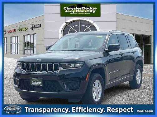 Diamond Black 2023 Jeep Grand Cherokee Laredo