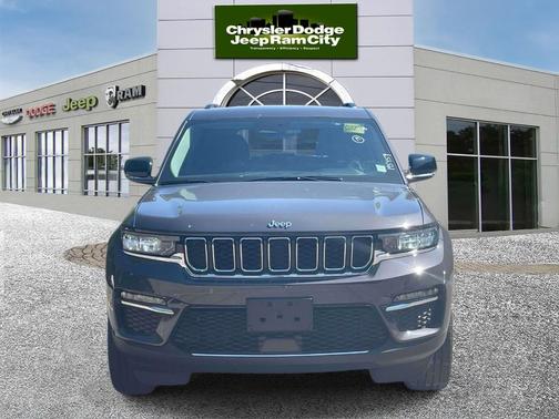Metallic 2023 Jeep Grand Cherokee Limited