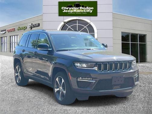 Metallic 2023 Jeep Grand Cherokee Limited