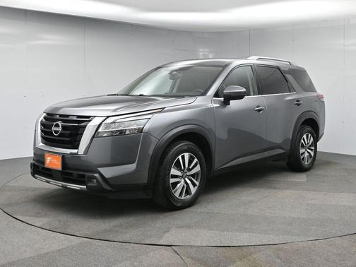 2022 Nissan Pathfinder SL 4WD