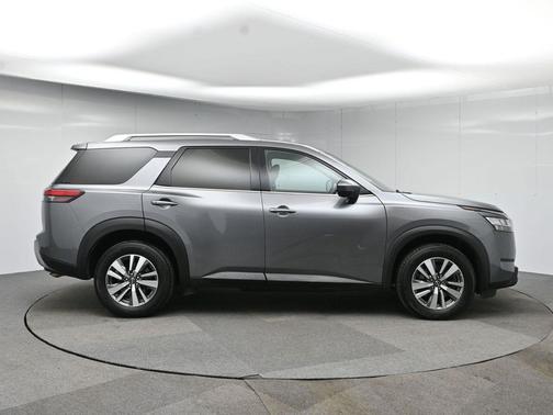 2022 Nissan Pathfinder SL 4WD