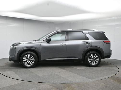 2022 Nissan Pathfinder SL 4WD