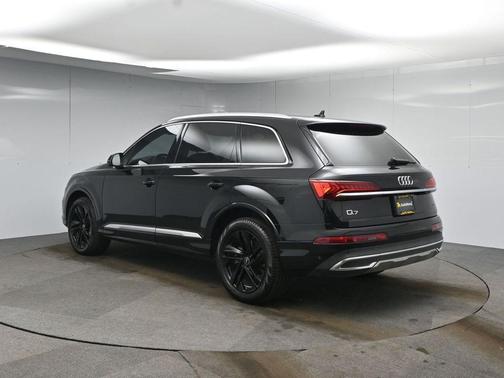 2022 Audi Q7 55 Premium Plus