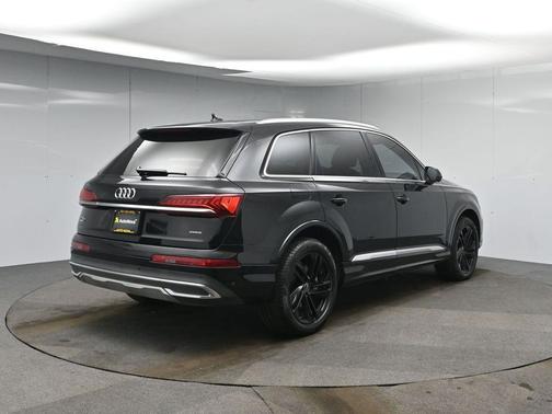 2022 Audi Q7 55 Premium Plus