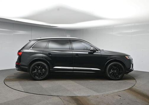 2022 Audi Q7 55 Premium Plus
