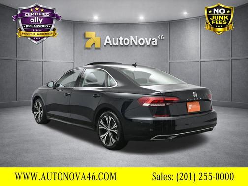 Deep Black 2020 Volkswagen Passat 2.0T SE