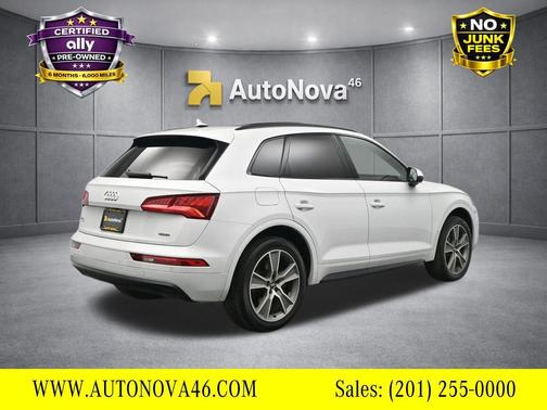 Glacier White Metallic 2019 Audi Q5 2.0T Premium Plus