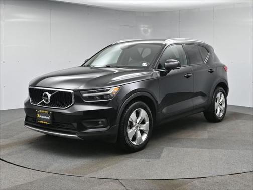 2021 Volvo XC40 T5 Momentum