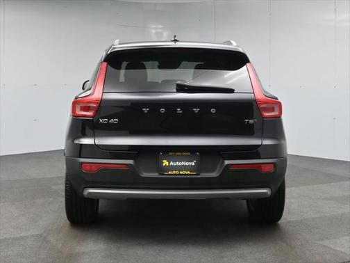 2021 Volvo XC40 T5 Momentum