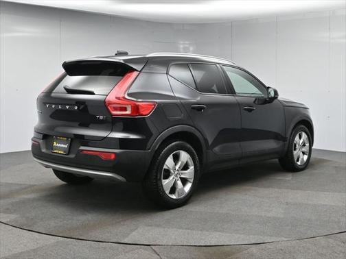2021 Volvo XC40 T5 Momentum