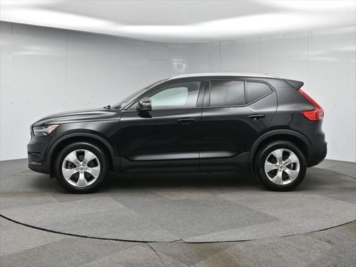2021 Volvo XC40 T5 Momentum