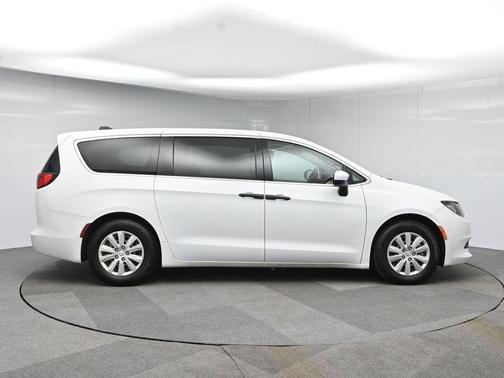 2021 Chrysler Voyager L