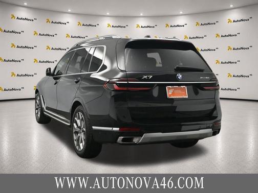 Black Sapphire Metallic 2024 BMW X7 xDrive40i