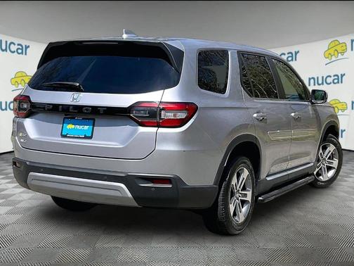 Silver 2024 Honda Pilot EX-L