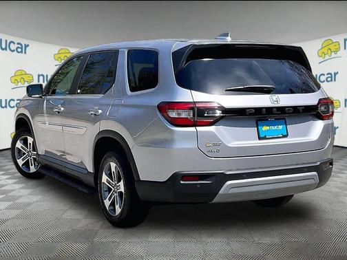 Silver 2024 Honda Pilot EX-L