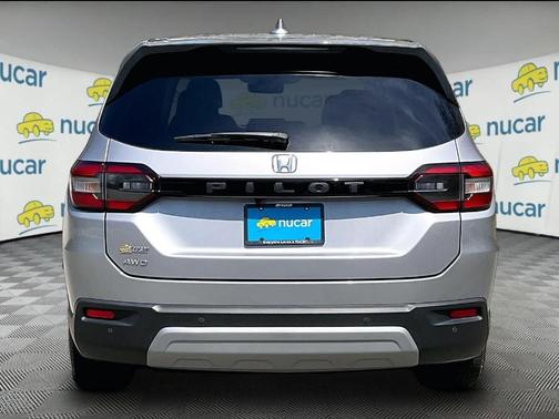 Silver 2024 Honda Pilot EX-L