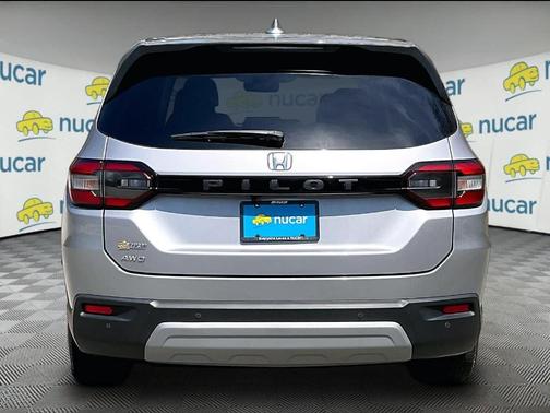 Silver 2024 Honda Pilot EX-L