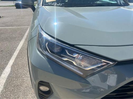 2020 Toyota RAV4 Hybrid XLE