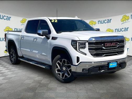 White 2022 GMC Sierra 1500 SLT